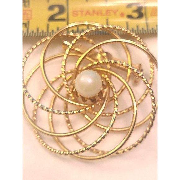 GOLD TONE TEXTURED WIRE SWIRL PIN WITH FAUX PEARL - Picture 3 of 4